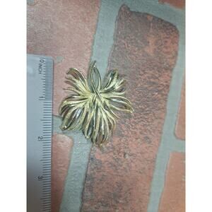 Vintage Gold Silver Tone Flower Leaf Brooch